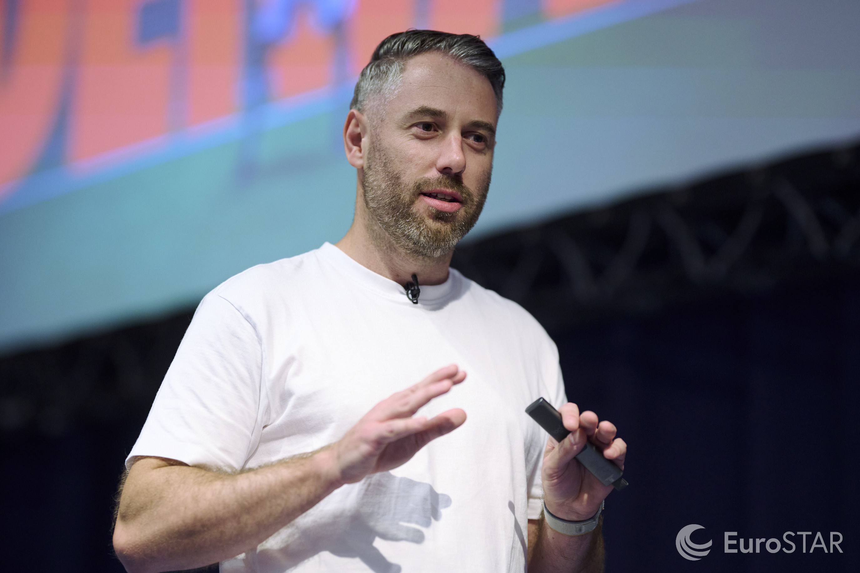 Davy Kenis speaking at Eurostar 2025 conference